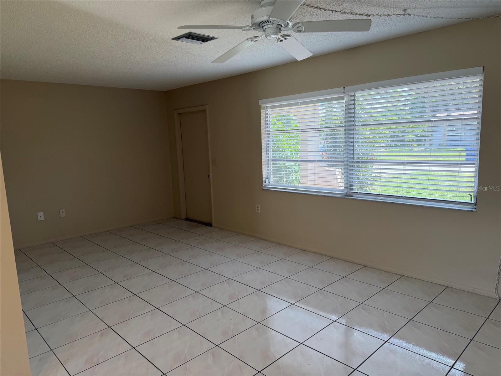 5964 Diana Rd Property Photo 4