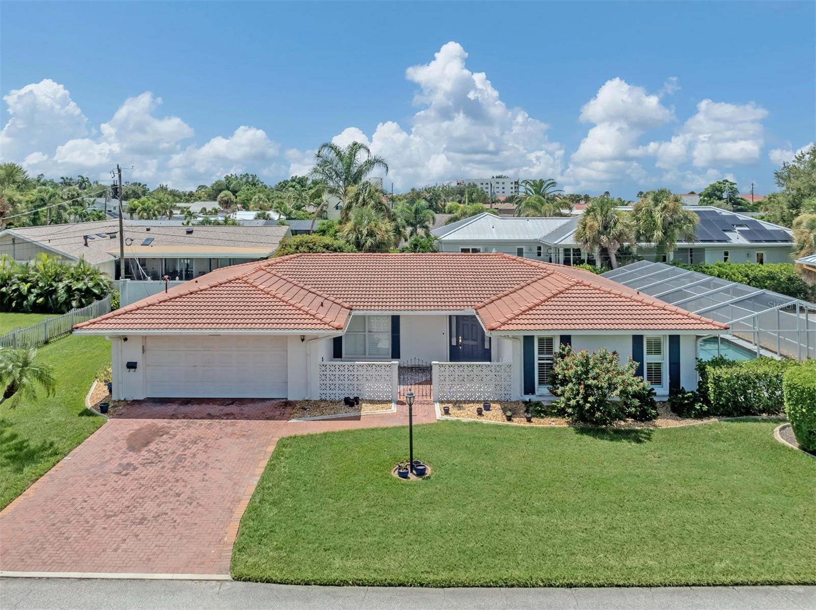 12 GULF MANOR DR