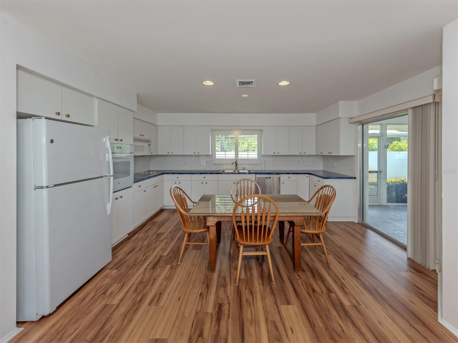 12 Gulf Manor Dr Property Photo 6