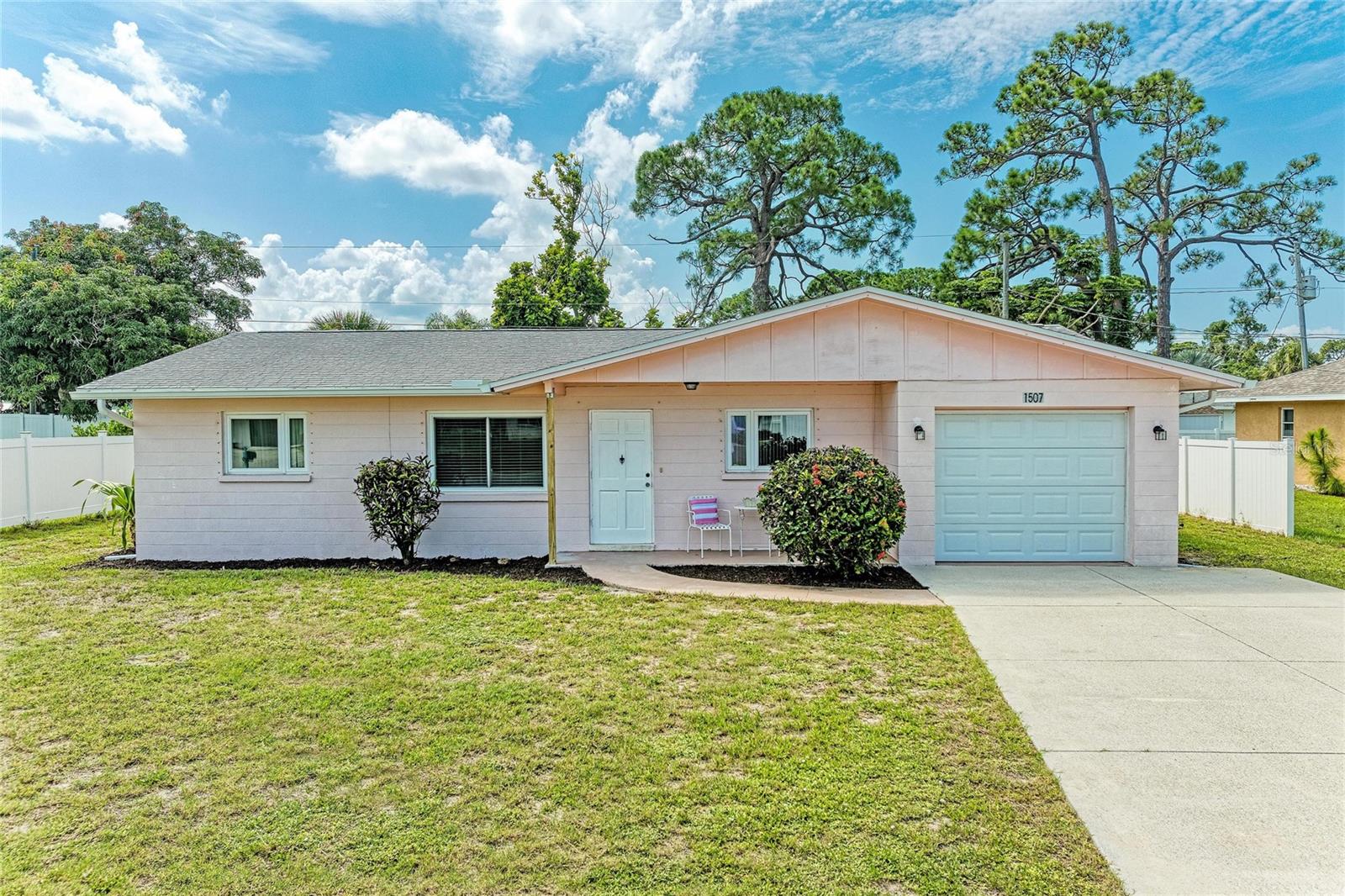 1507 S VENICE BLVD Property Photo 1