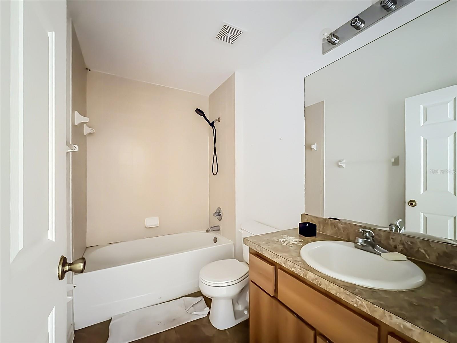 215 Oak Cir Property Photo 17