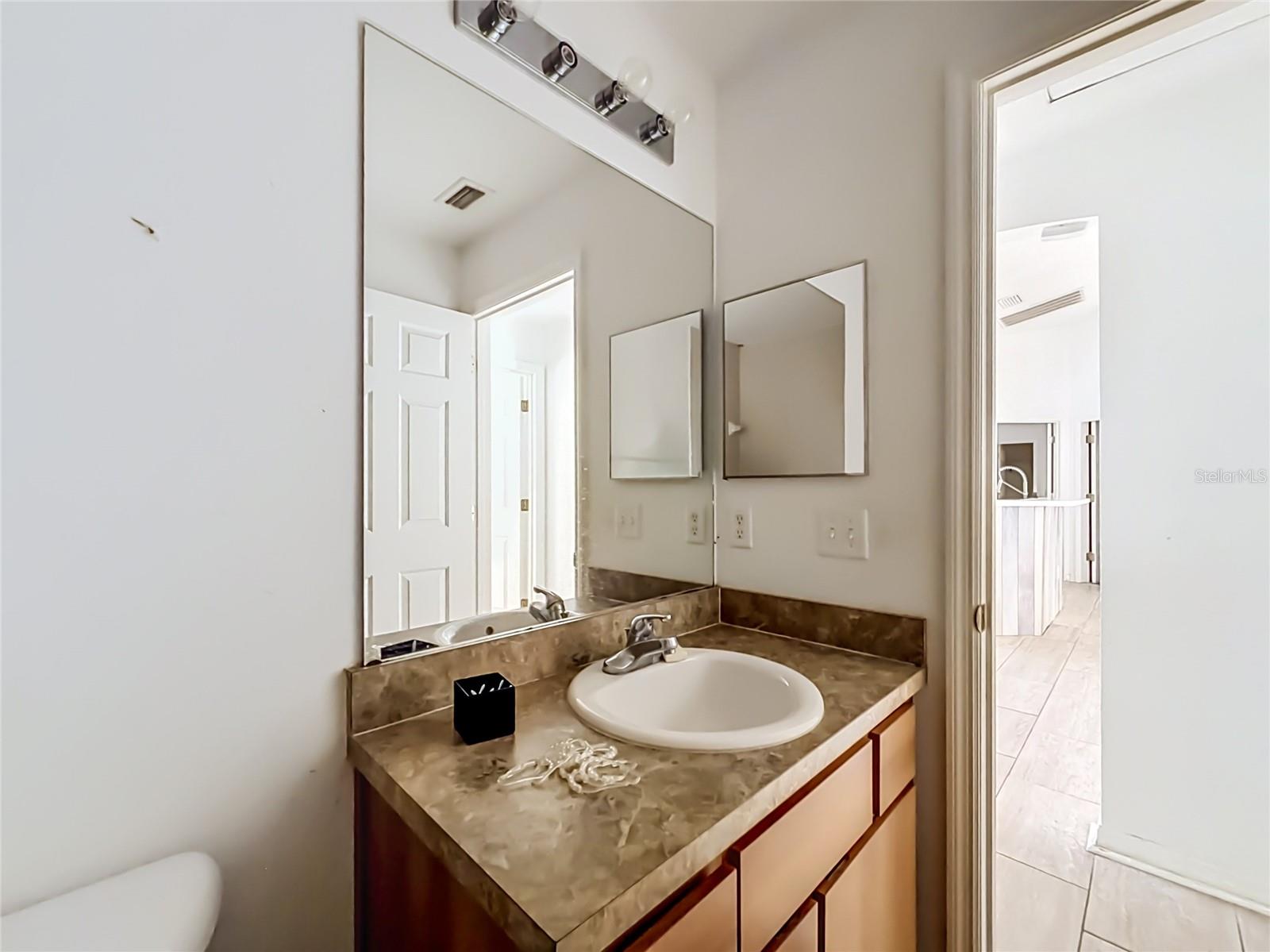 215 Oak Cir Property Photo 18