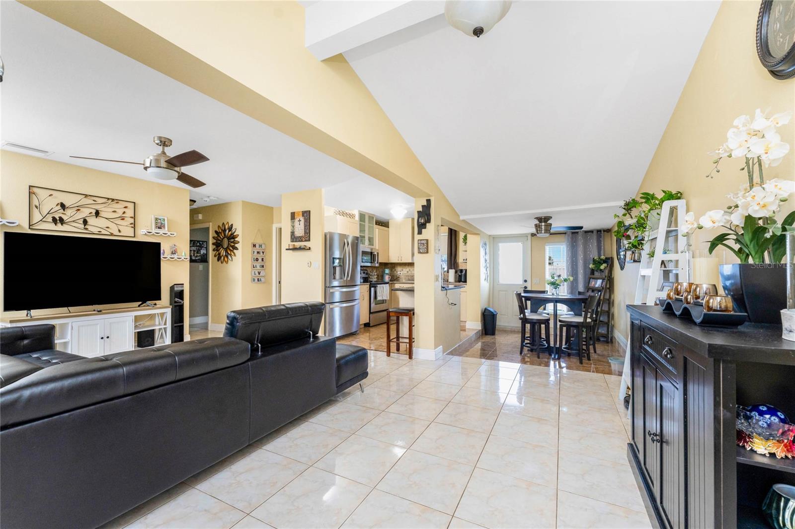 4568 Grobe St Property Photo 4