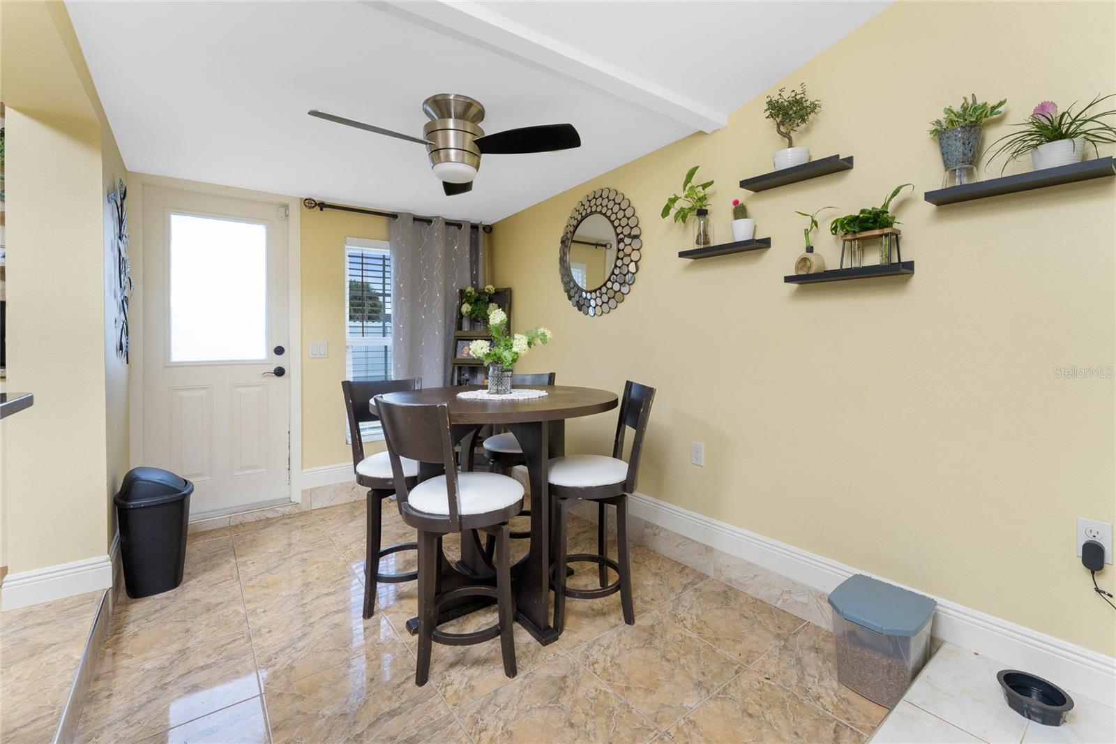 4568 Grobe St Property Photo 6