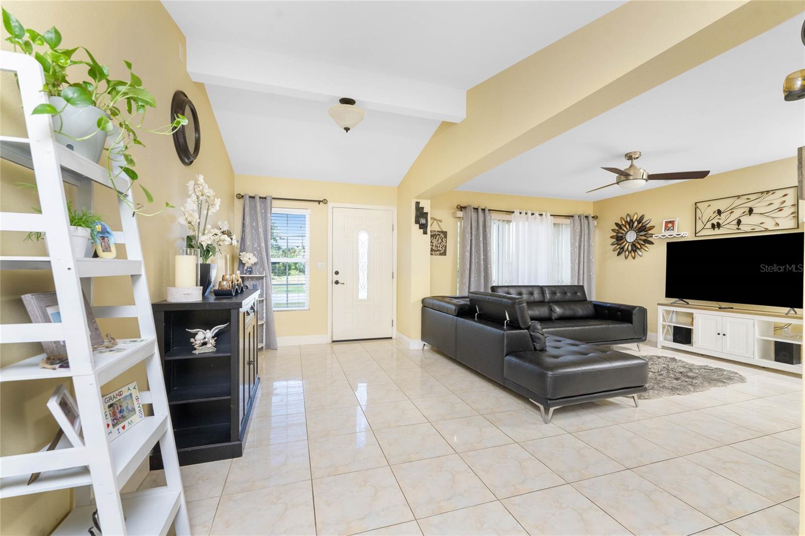 4568 Grobe St Property Photo 14