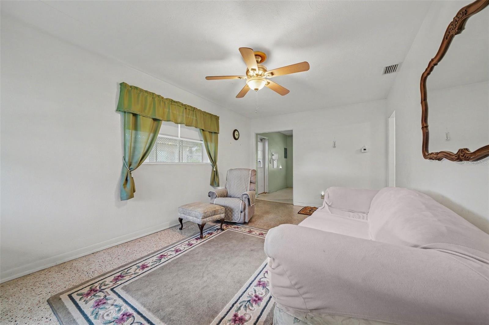 1941 Oglesby Ave Property Photo 6
