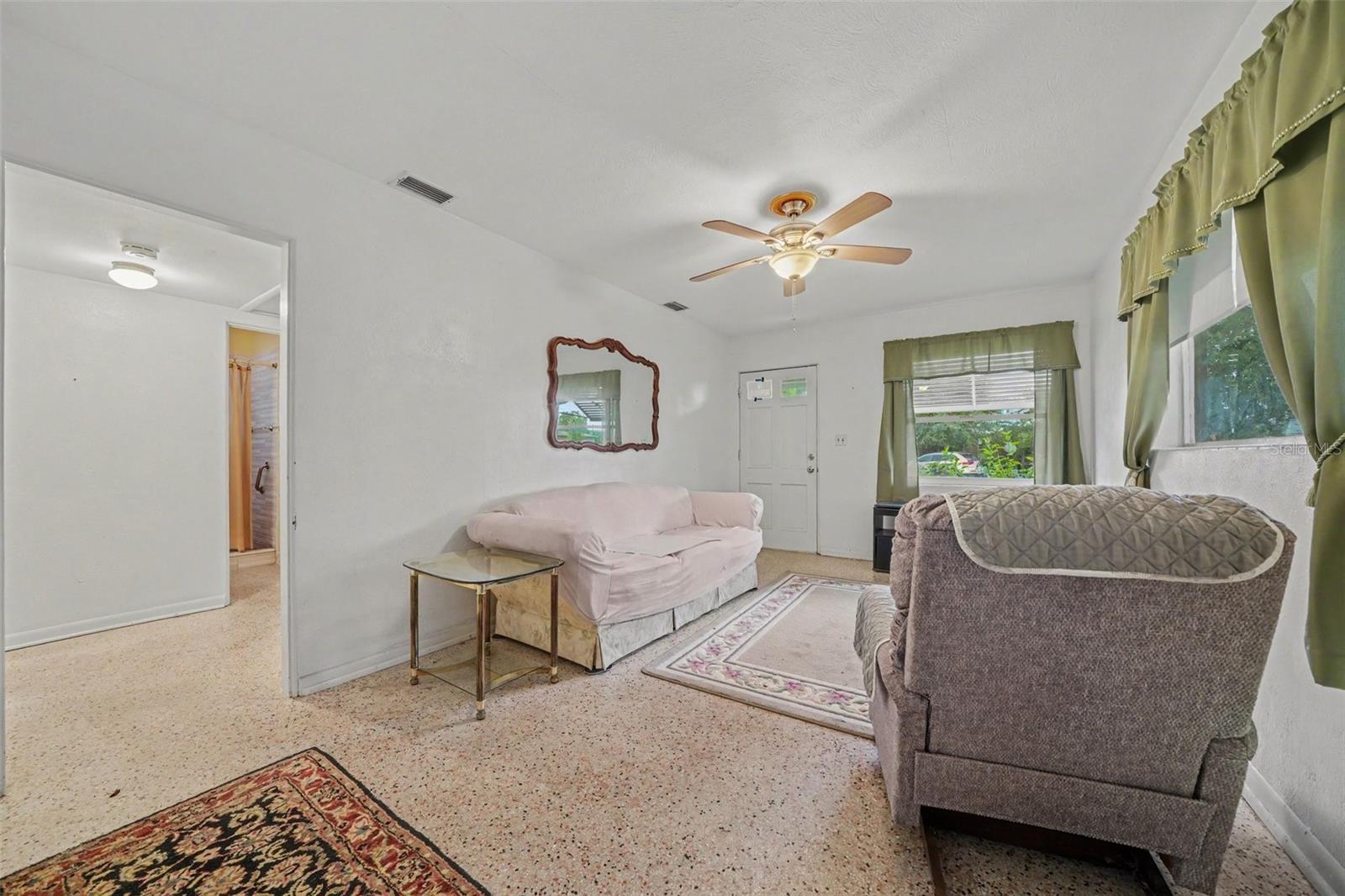 1941 Oglesby Ave Property Photo 8