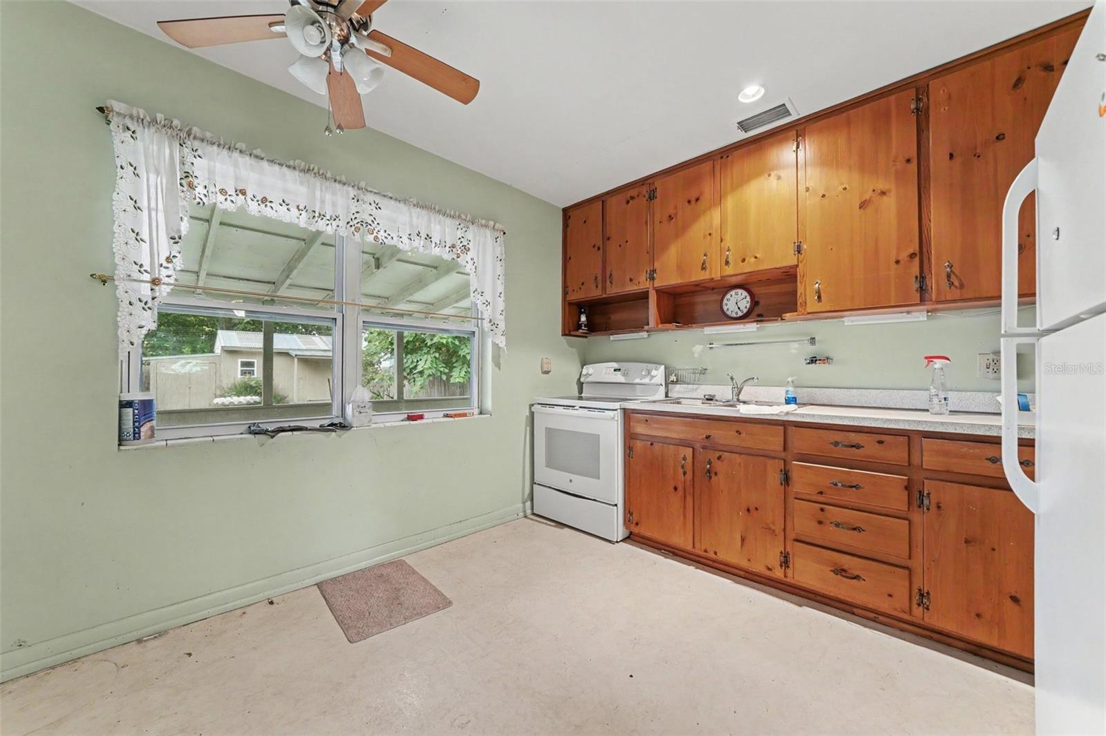 1941 Oglesby Ave Property Photo 10