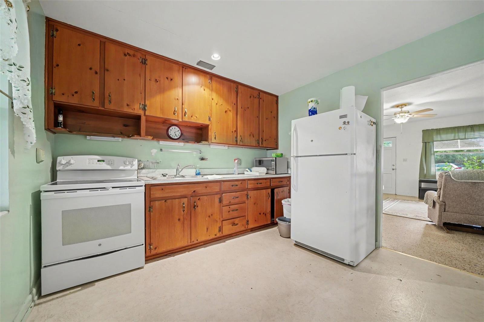 1941 Oglesby Ave Property Photo 11