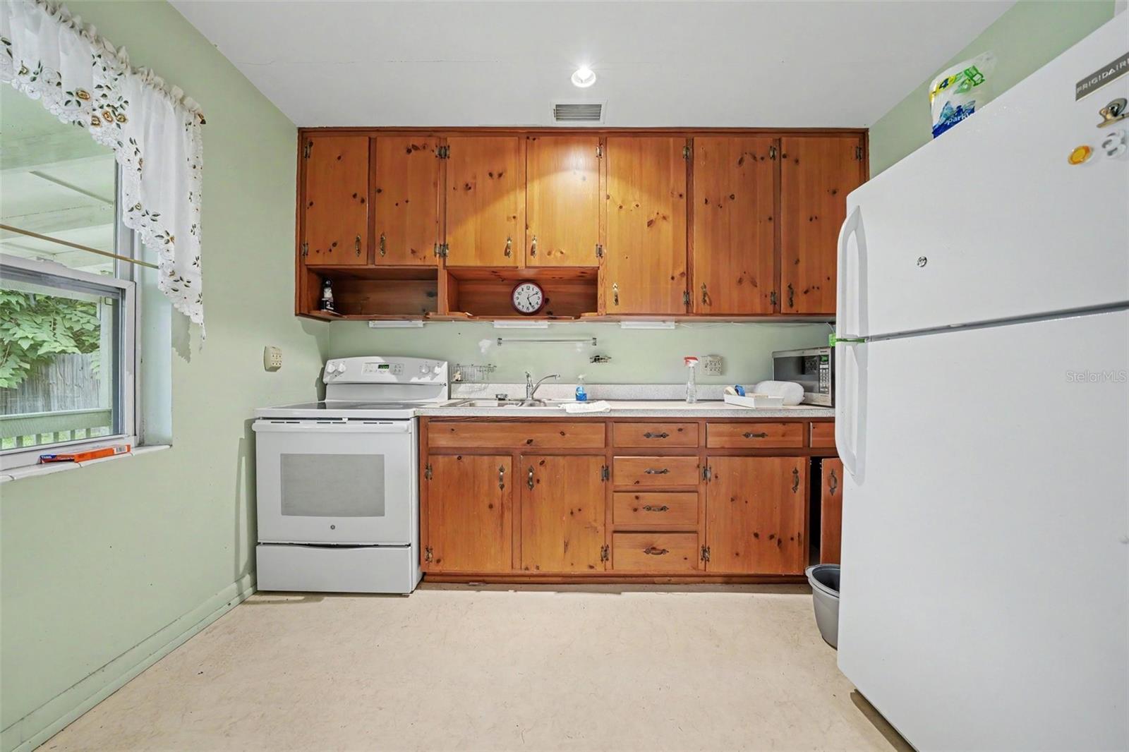 1941 Oglesby Ave Property Photo 12