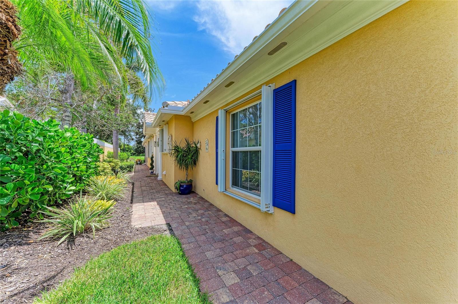 6256 Erice St Property Photo 5