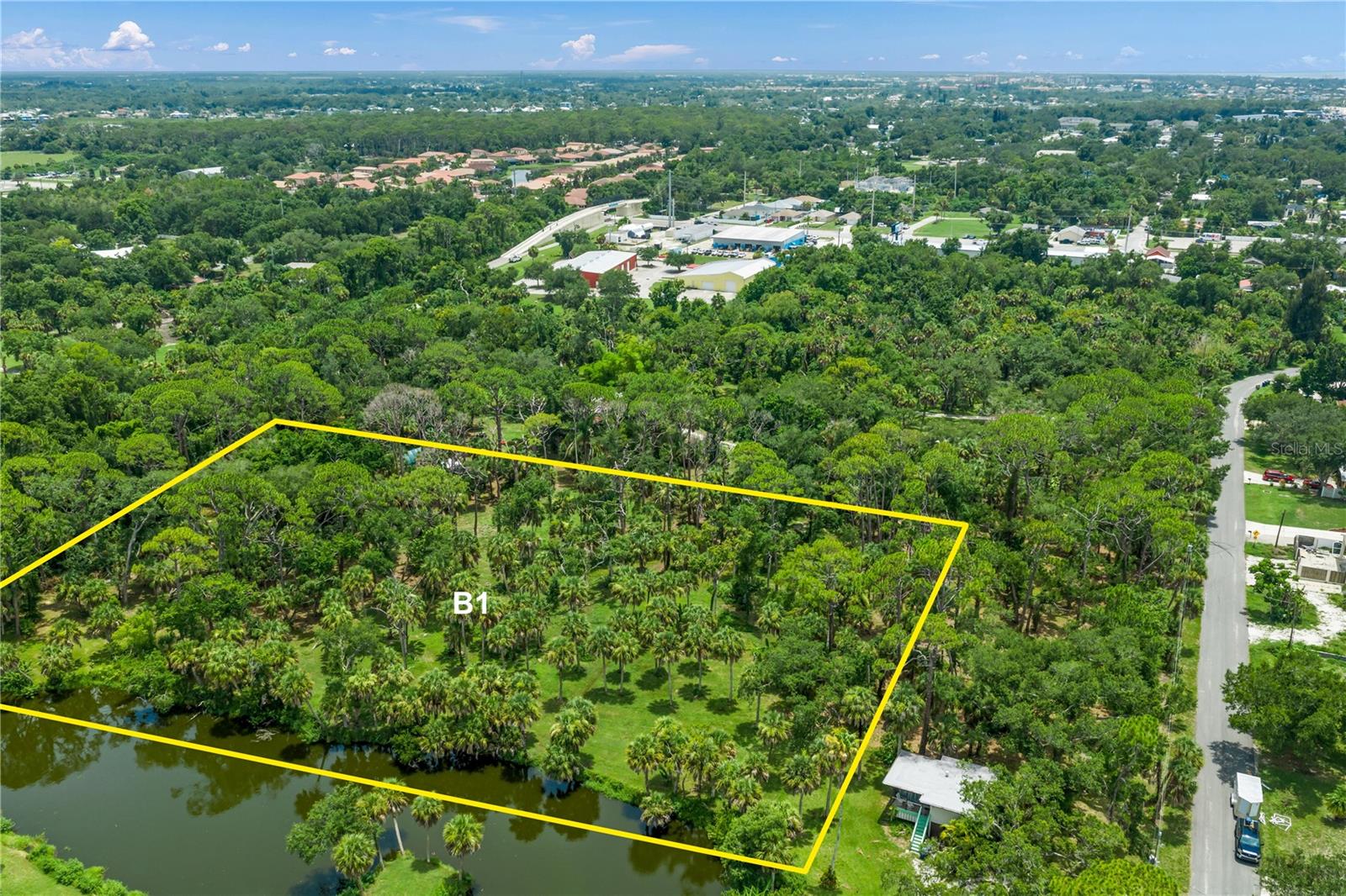 Twin Lakes Ave #b1 Property Photo 2