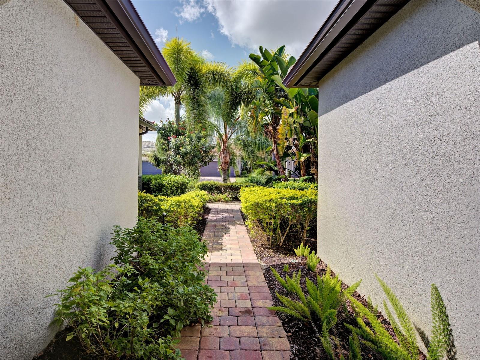 13884 Vadini St Property Photo 6
