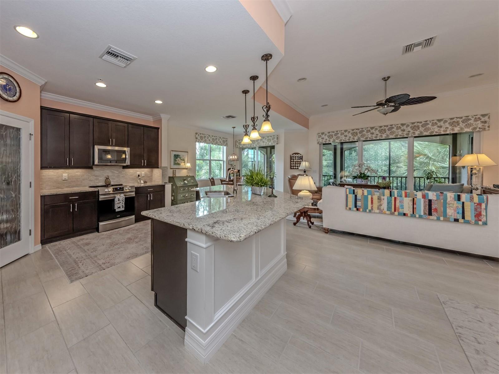 170 Bella Vista Ter #20c Property Photo 3