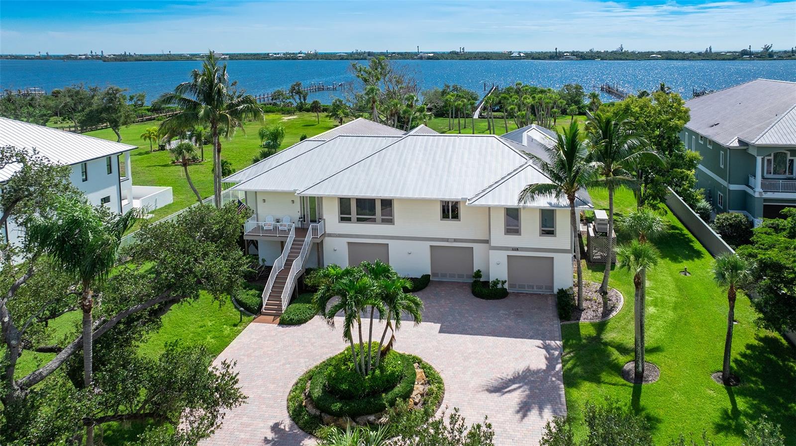 1115 Bayshore Dr Property Photo