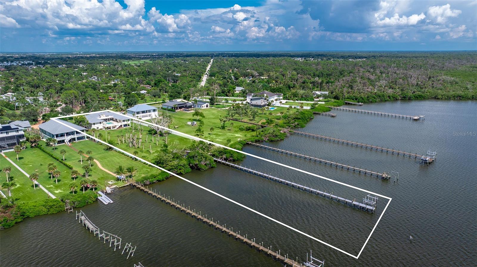 1115 Bayshore Dr Property Photo 3