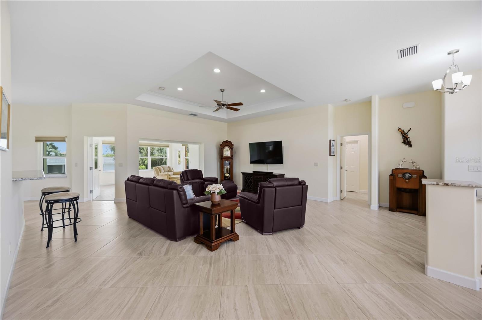 200 Montana Ave Property Photo 10