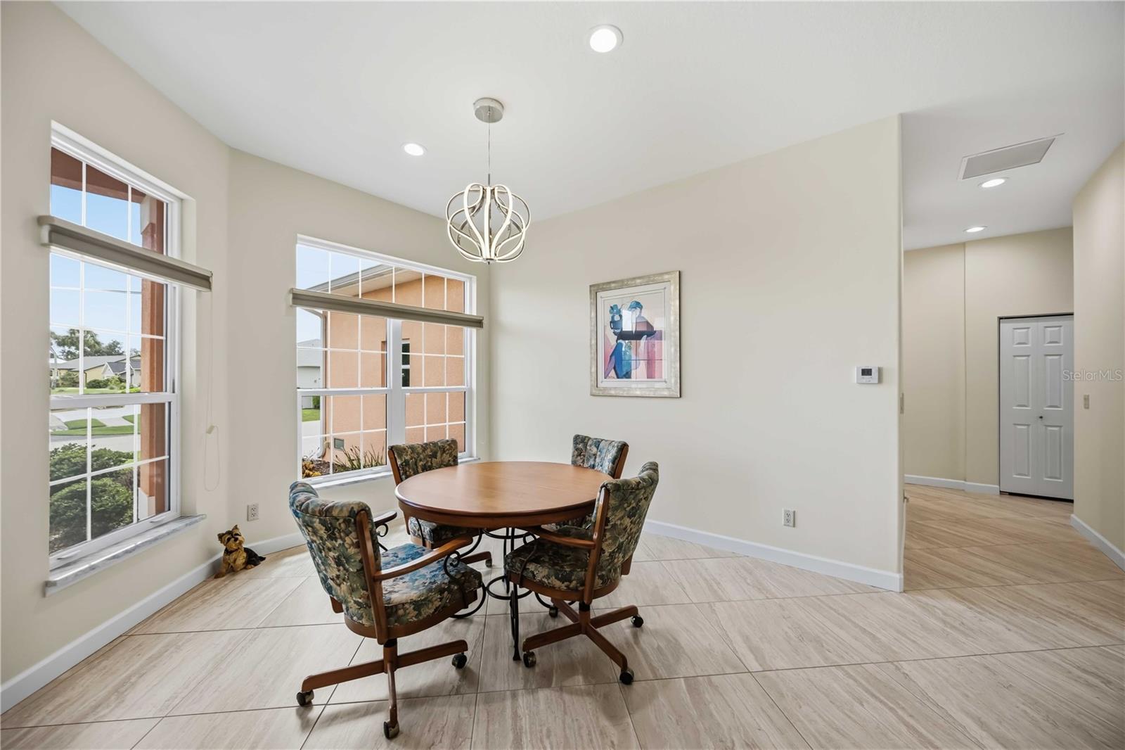 200 Montana Ave Property Photo 12