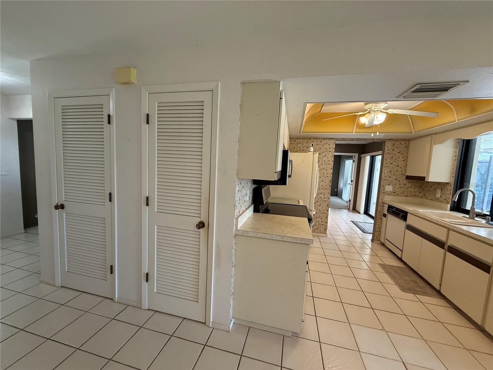386 Pineview Dr Property Photo 6