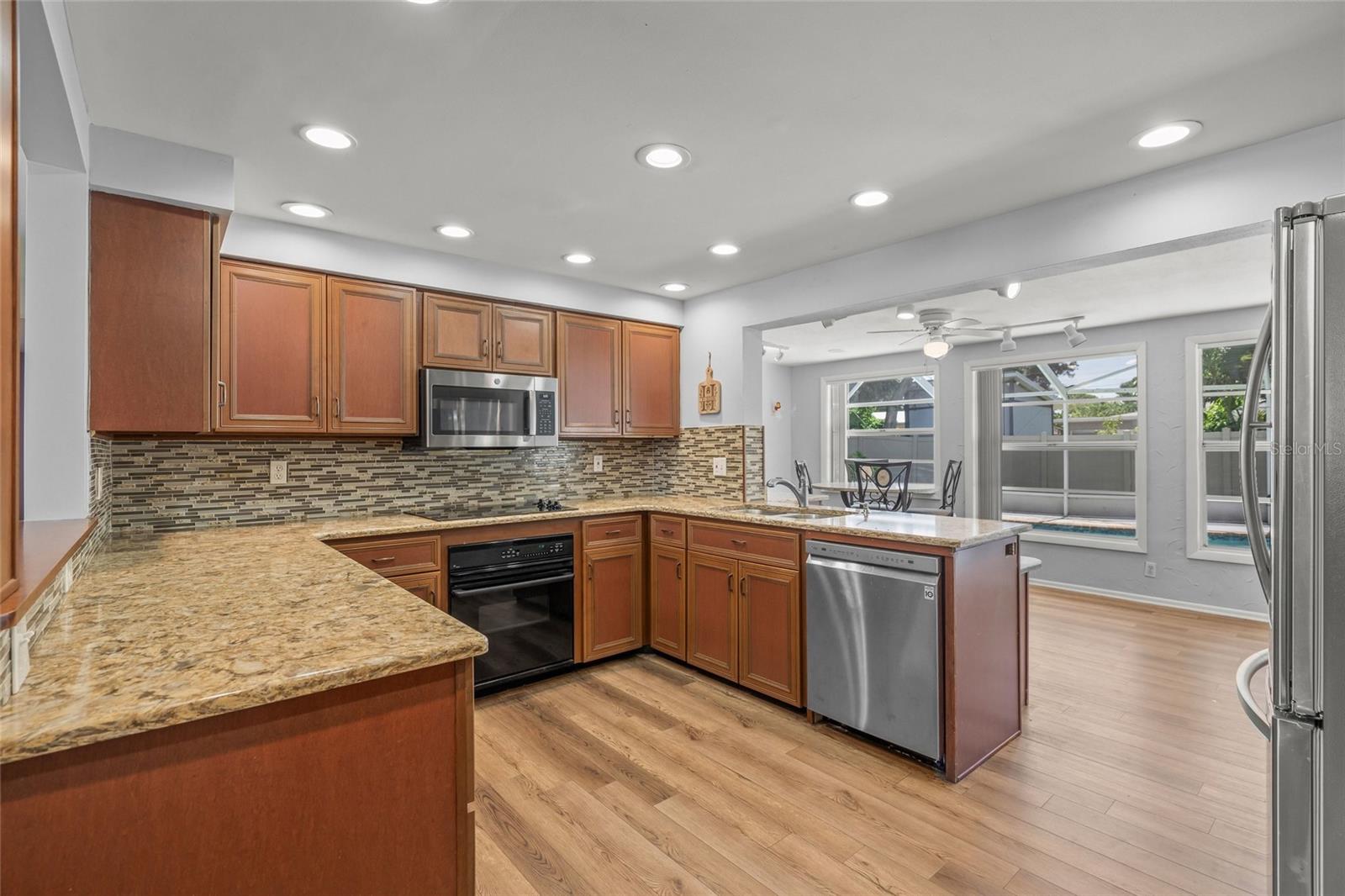 4018 Dyer Ln Property Photo 5
