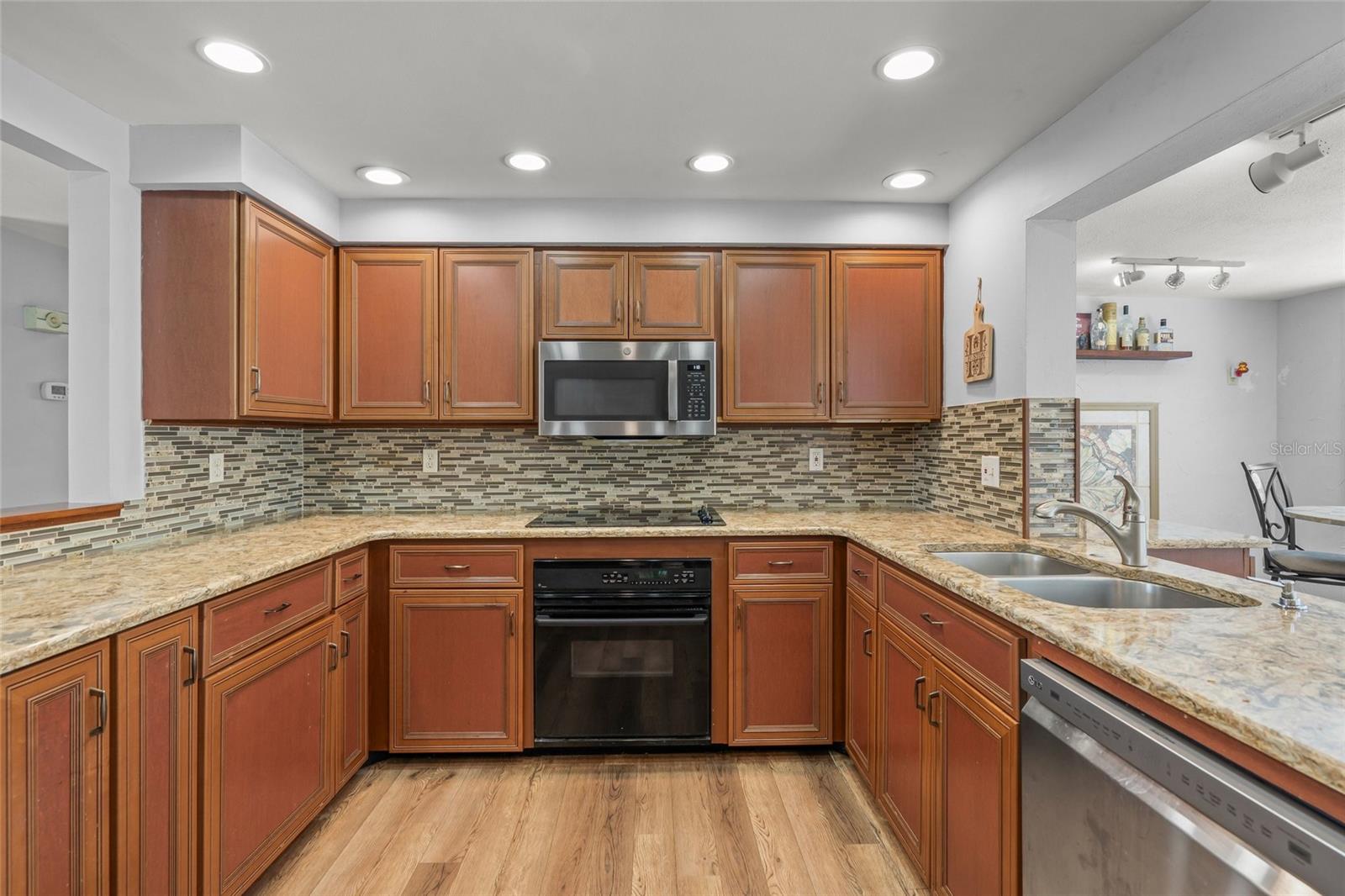 4018 Dyer Ln Property Photo 6