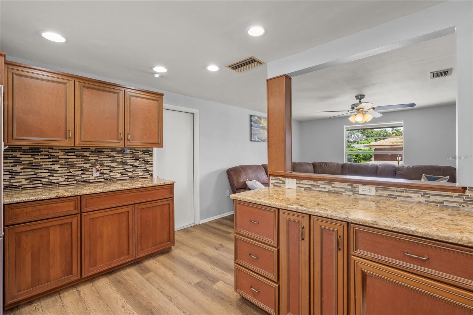 4018 Dyer Ln Property Photo 8