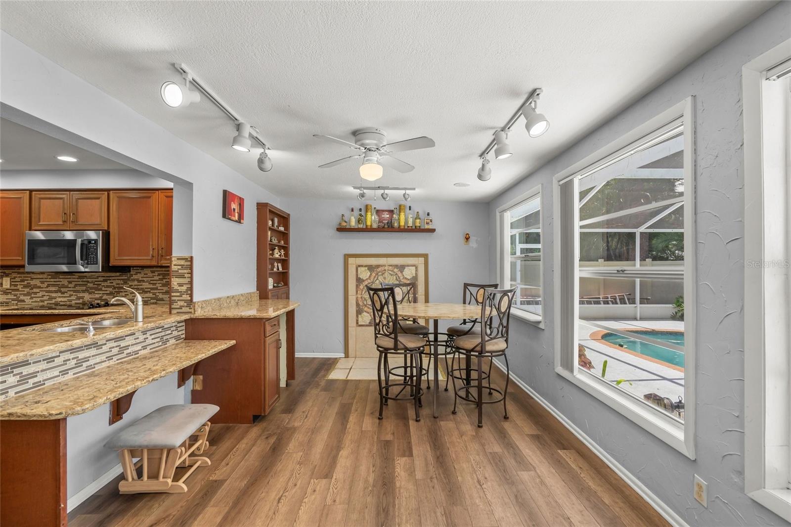 4018 Dyer Ln Property Photo 13