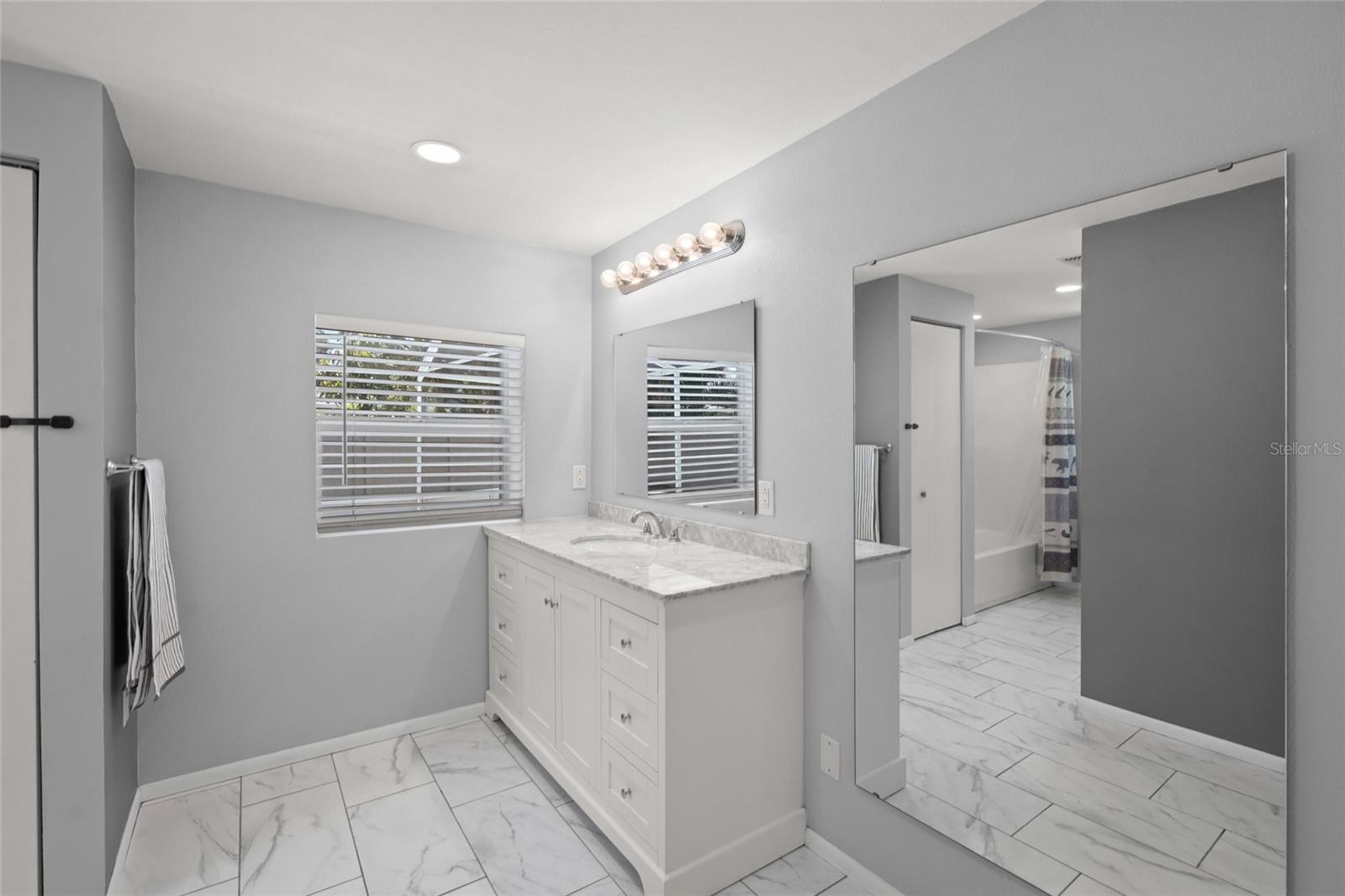 4018 Dyer Ln Property Photo 20