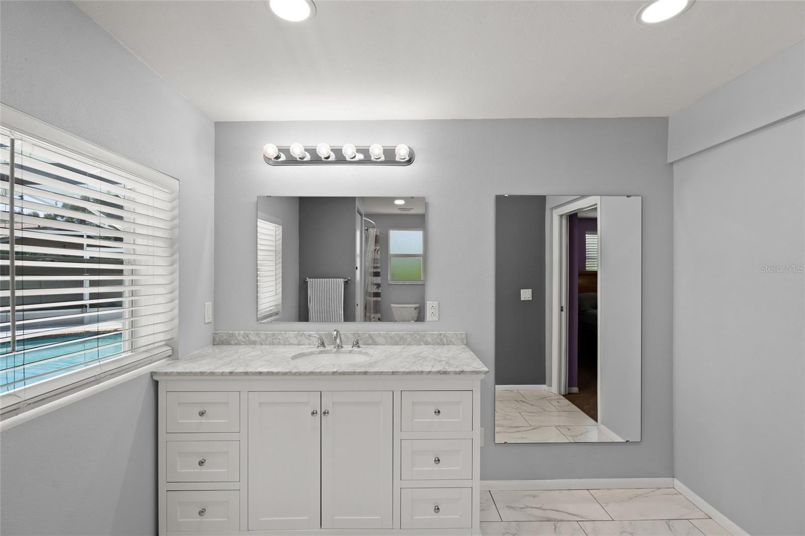 4018 Dyer Ln Property Photo 21