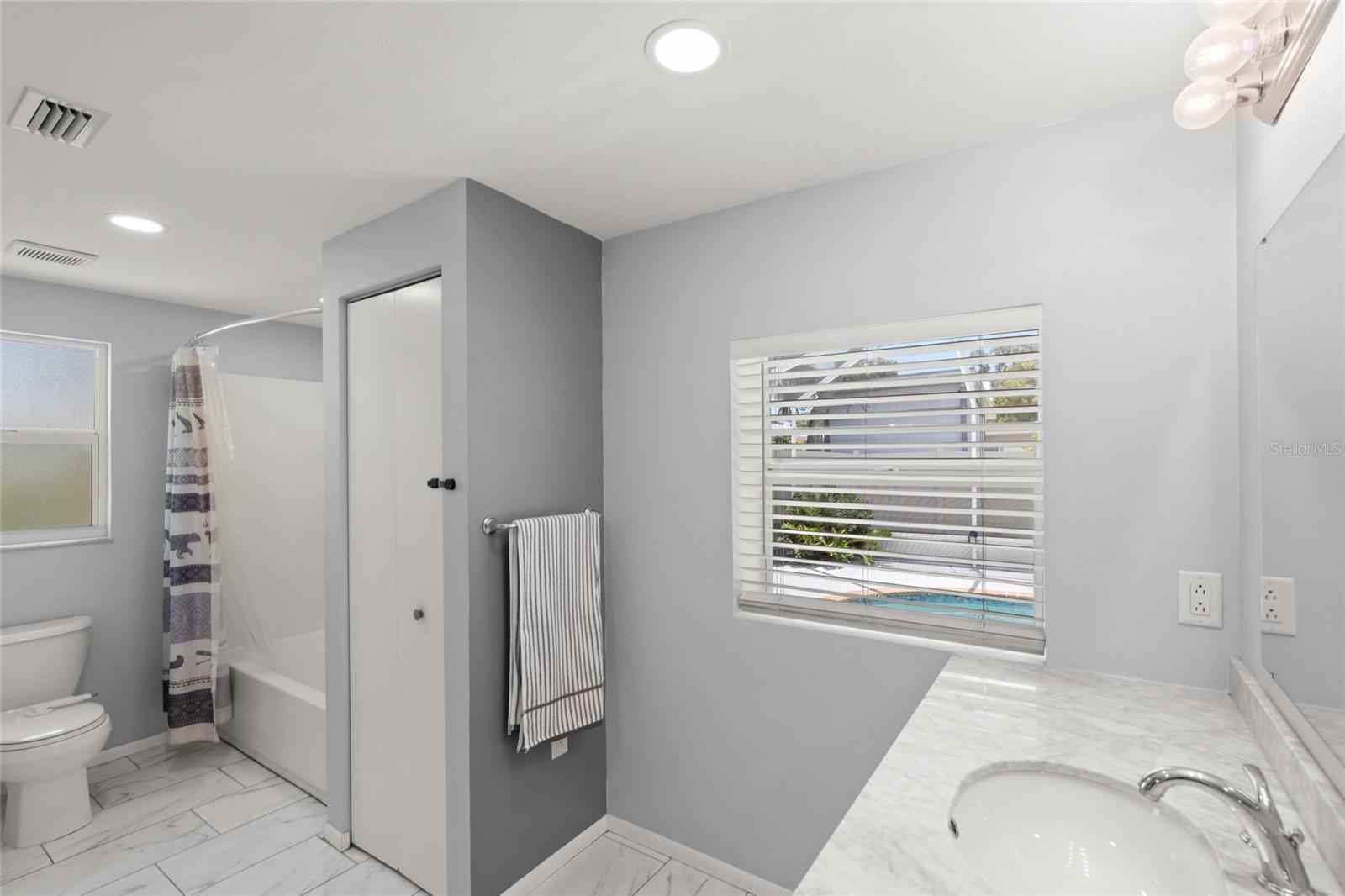 4018 Dyer Ln Property Photo 22