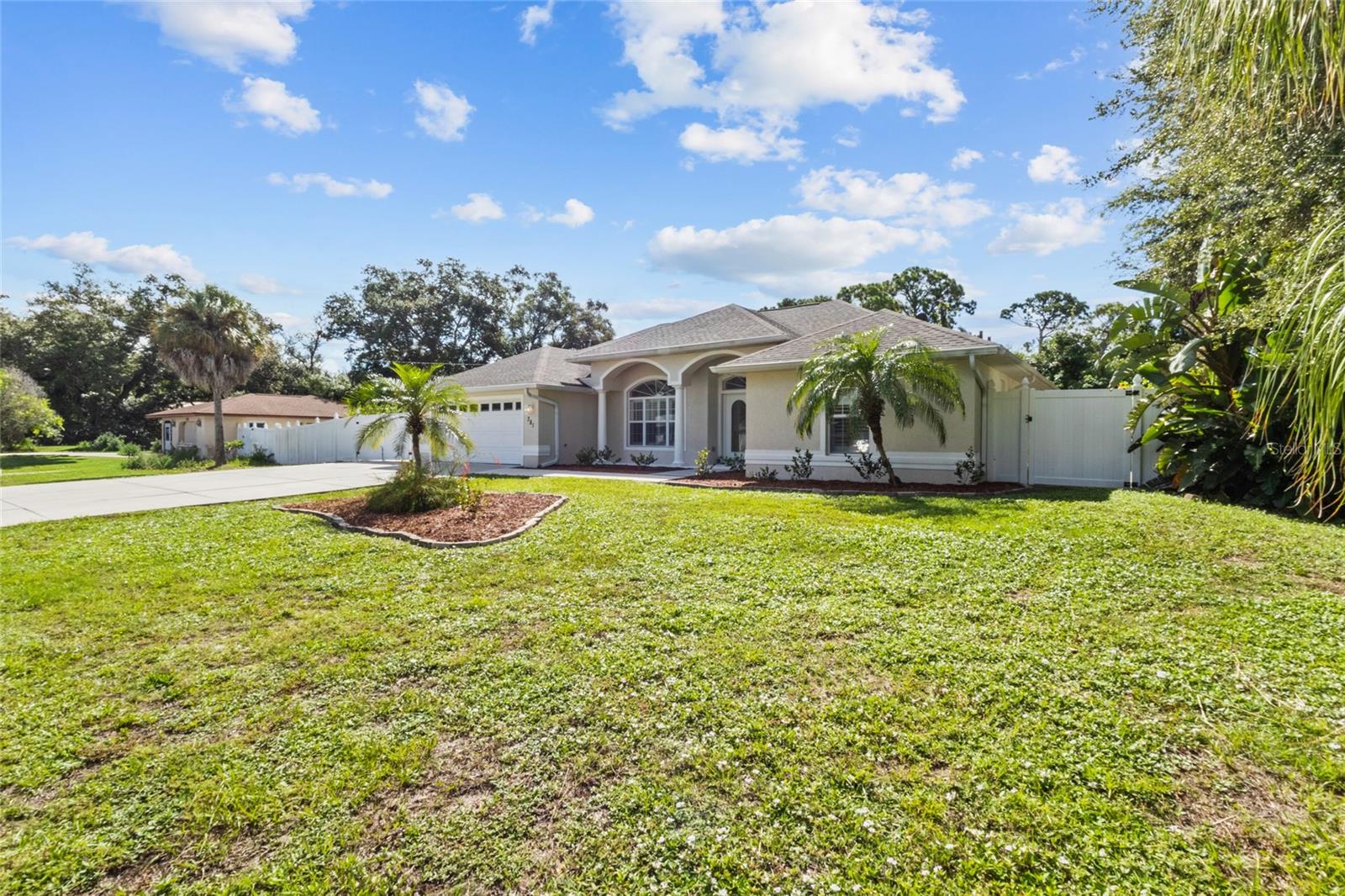 381 Foxglove Rd Property Photo 2