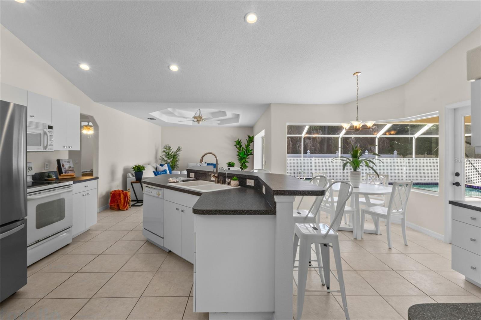 381 Foxglove Rd Property Photo 10