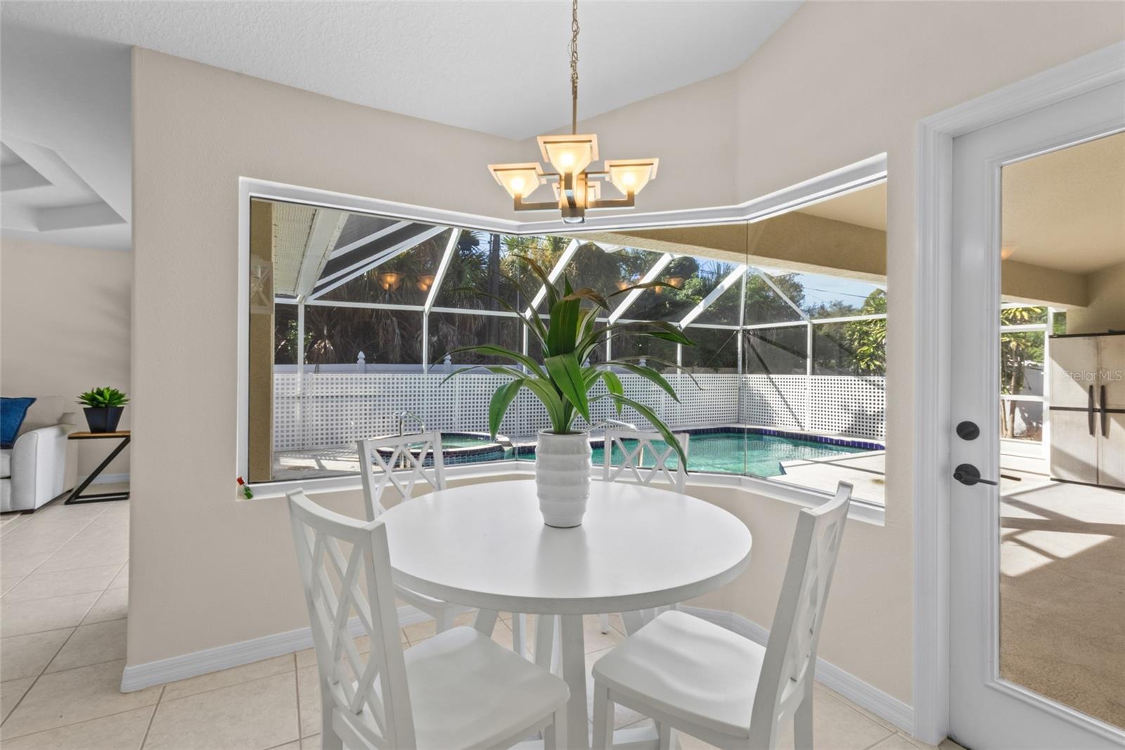 381 Foxglove Rd Property Photo 15