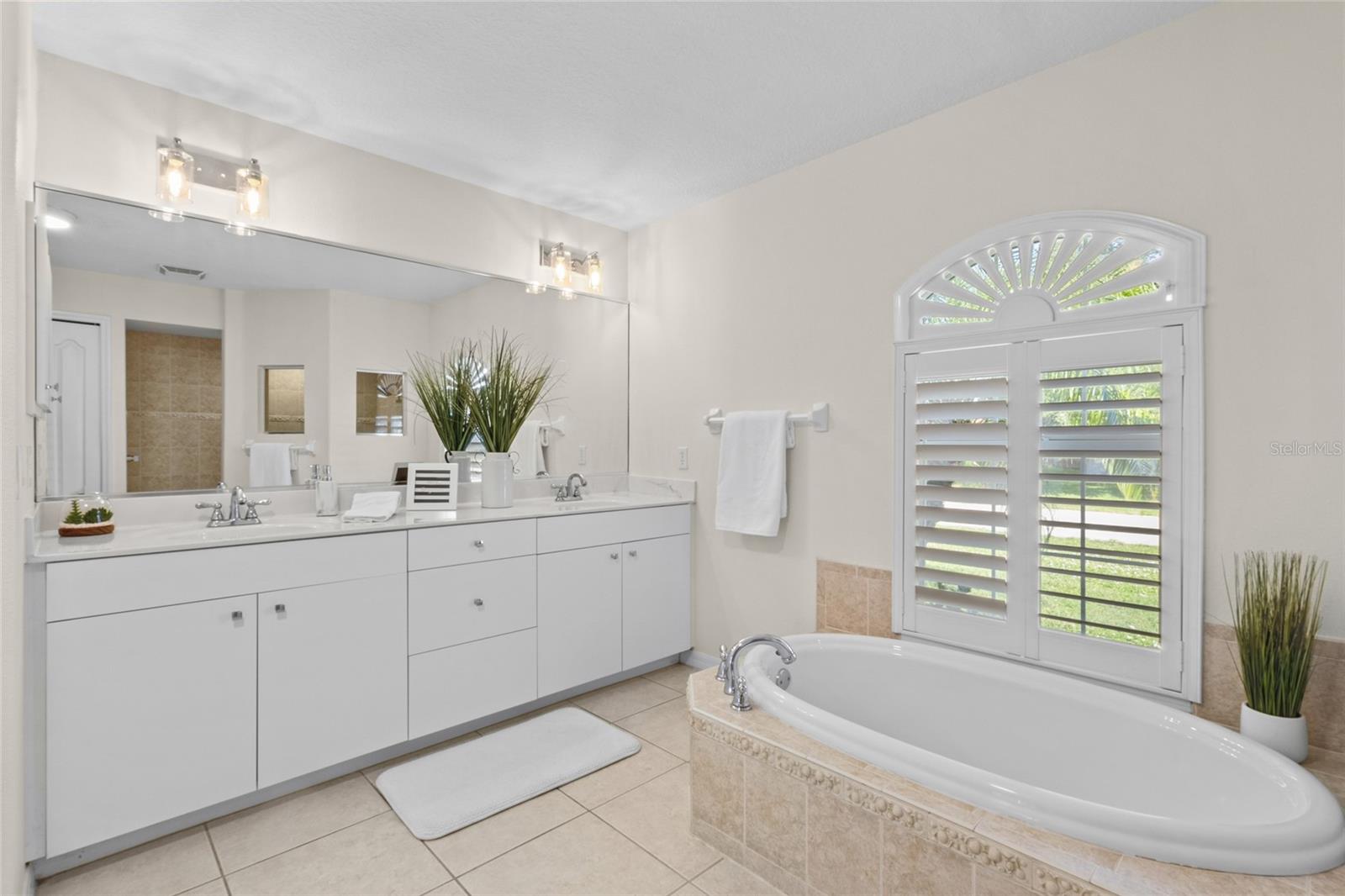 381 Foxglove Rd Property Photo 22