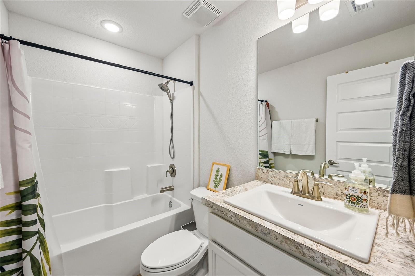 2718 N Chamberlain Blvd Property Photo 22