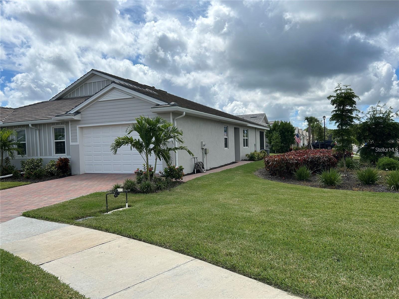 139 Ibiza Loop Property Photo 1