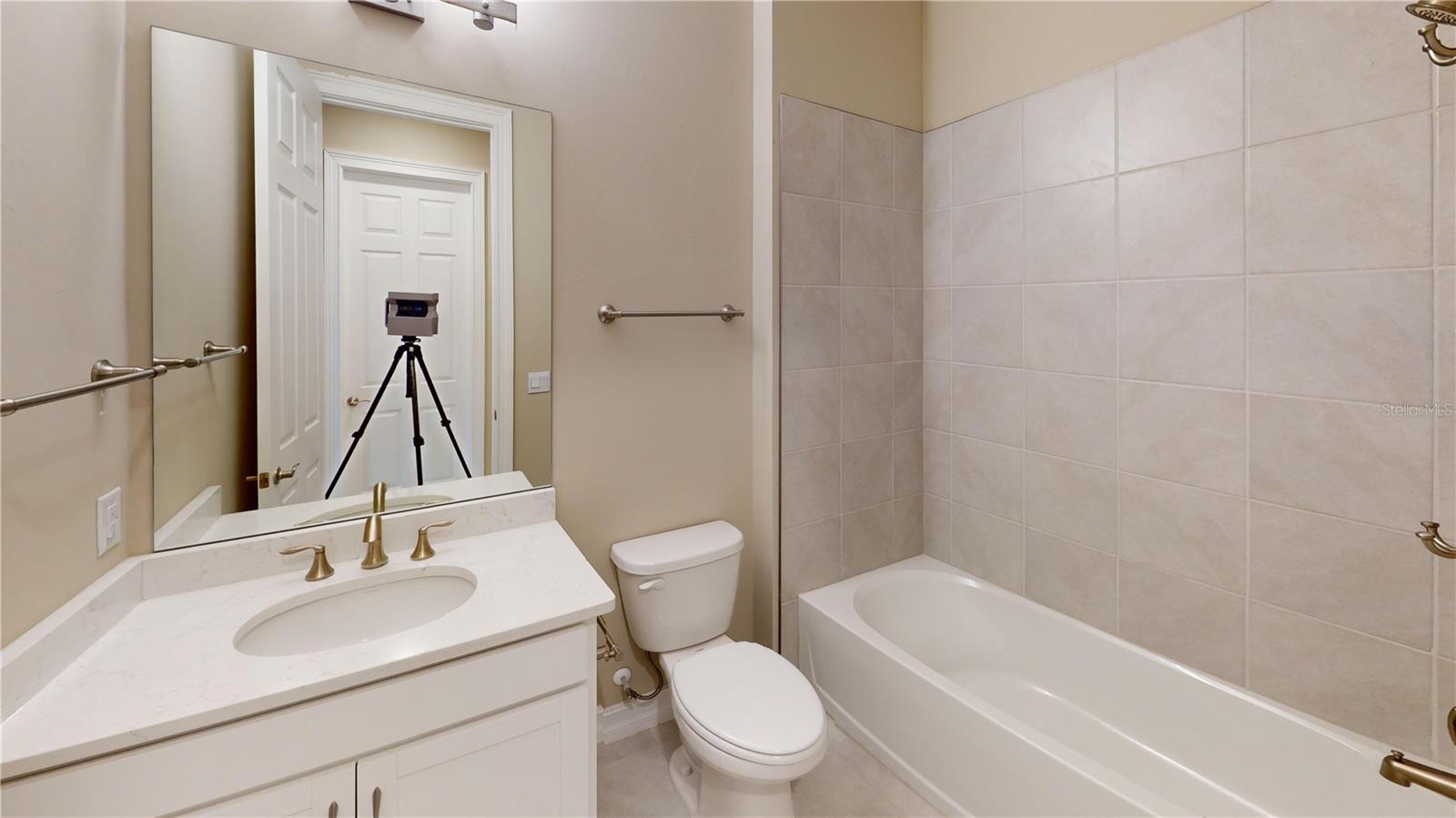 139 Ibiza Loop Property Photo 14