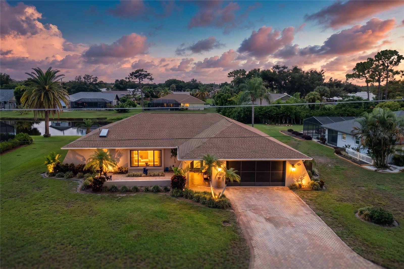 156 Hourglass Dr Property Photo 3