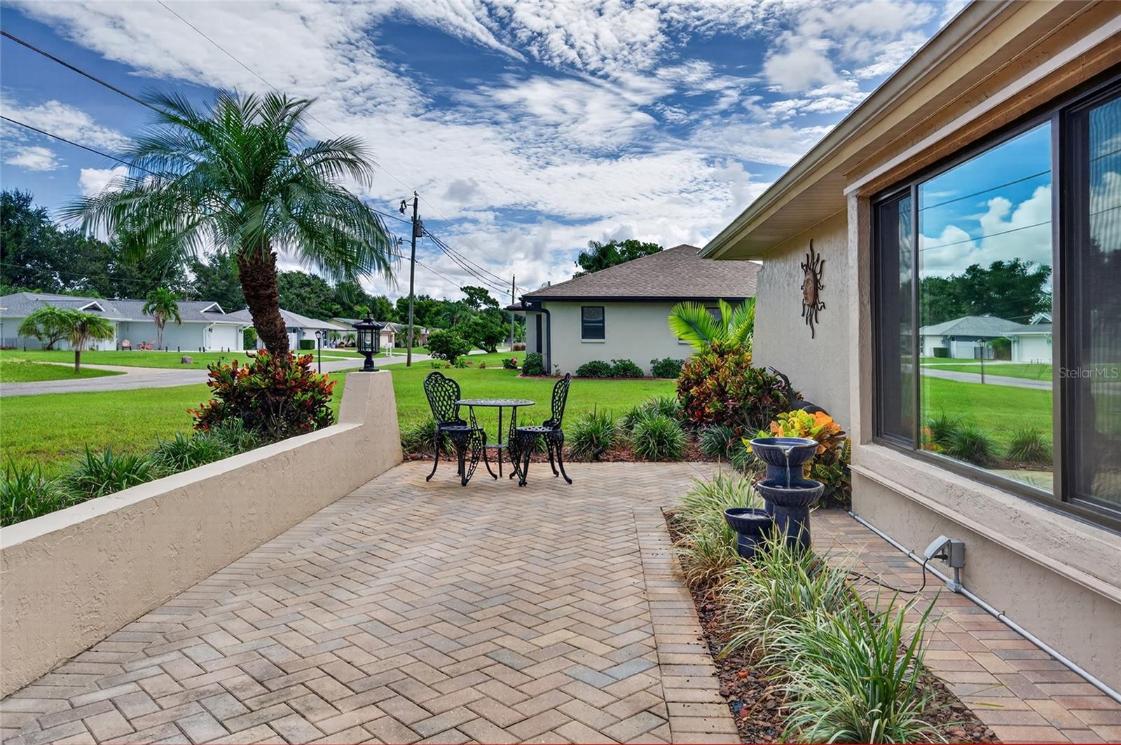 156 Hourglass Dr Property Photo 4