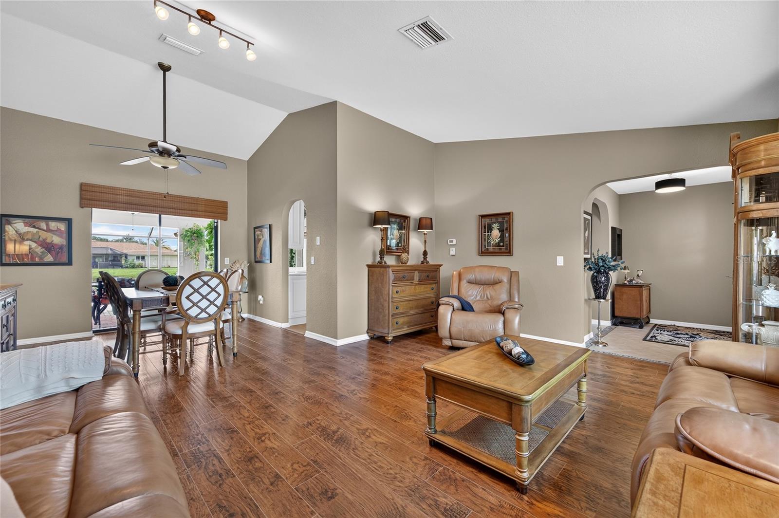 156 Hourglass Dr Property Photo 11
