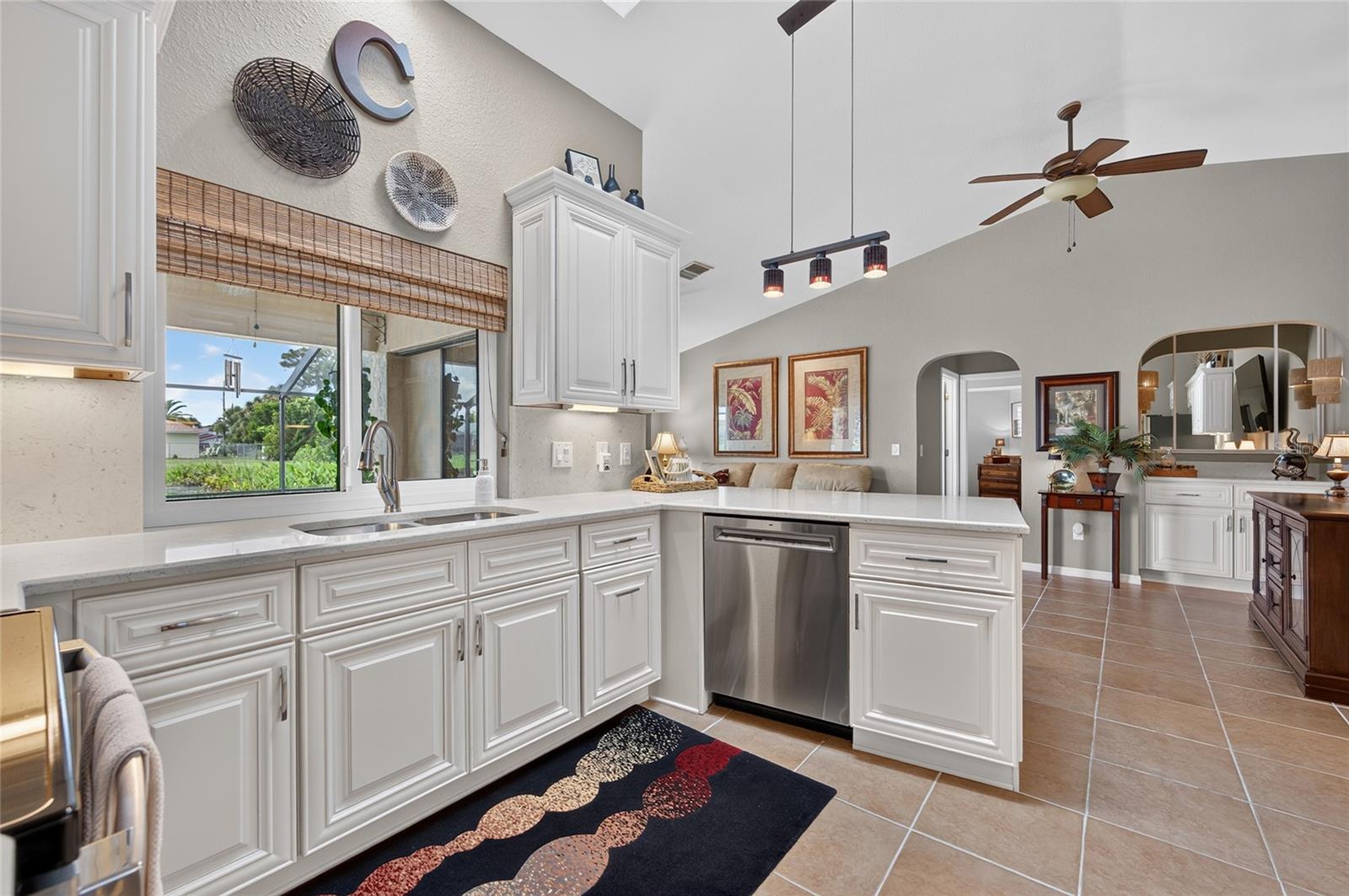 156 Hourglass Dr Property Photo 16