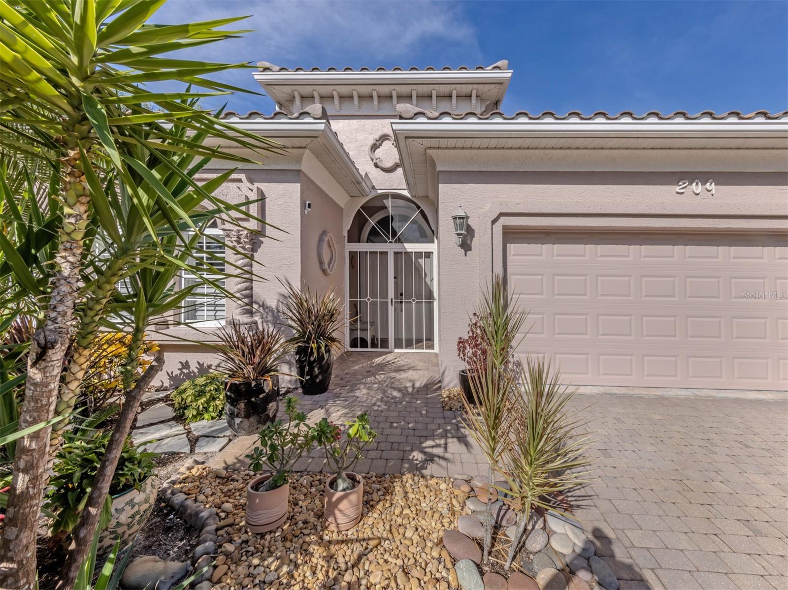 209 Rio Terra Property Photo 2