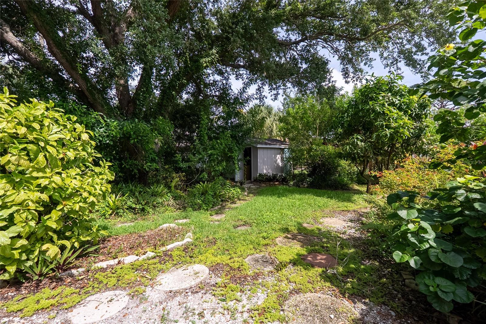 912 Dawn St Property Photo 40