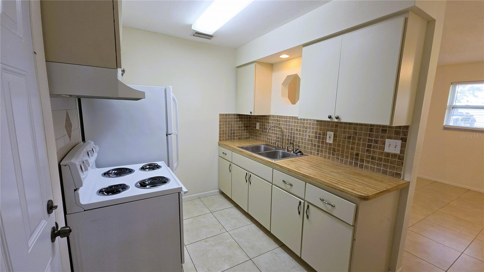3445 Lucerne Ter Property Photo 5
