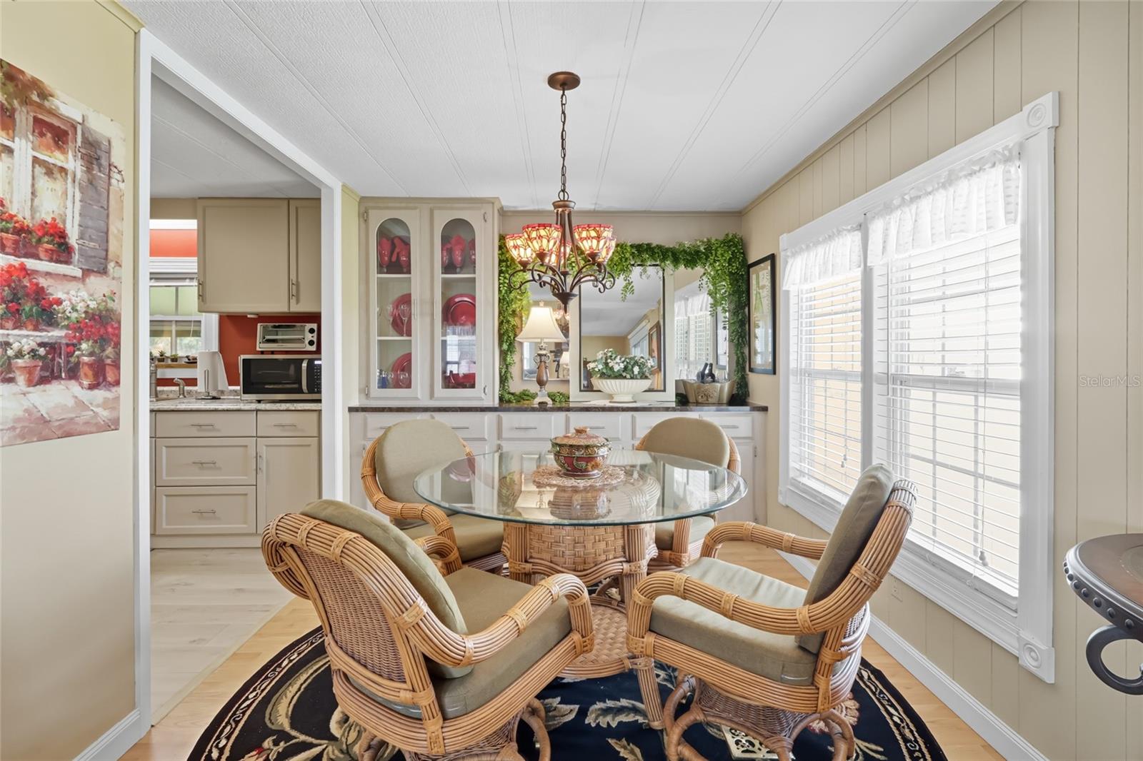 420 Vivar Property Photo 6