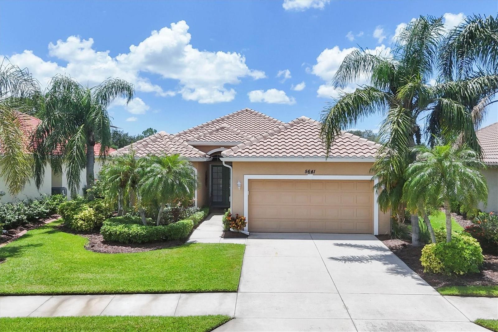 5641 Whispering Oaks Dr Property Photo 1