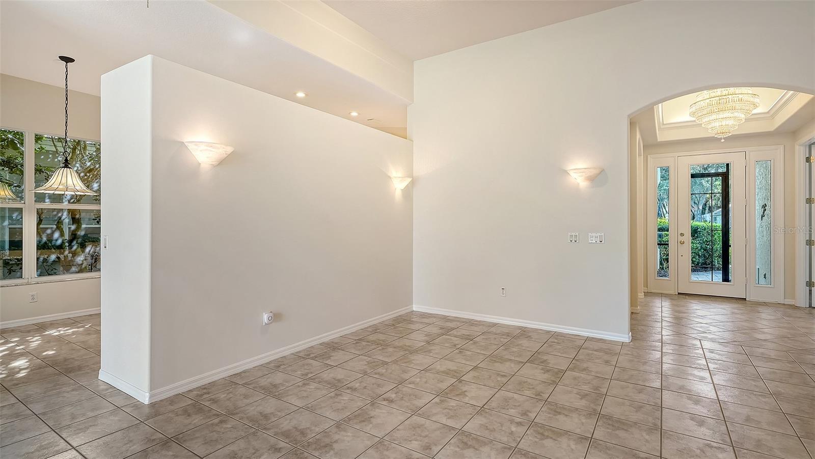 342 Melrose Ct Property Photo 13