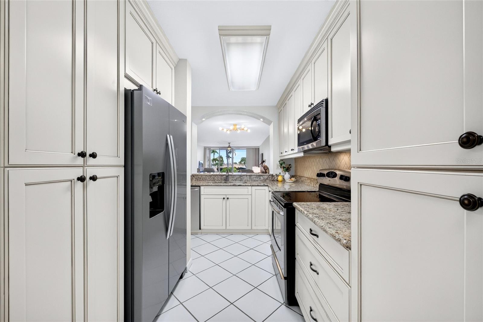 6021 Bahia Del Mar Cir #137 Property Photo 7