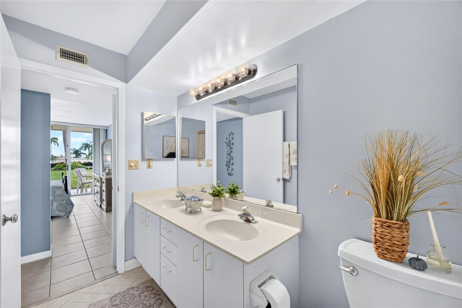 6021 Bahia Del Mar Cir #137 Property Photo 22