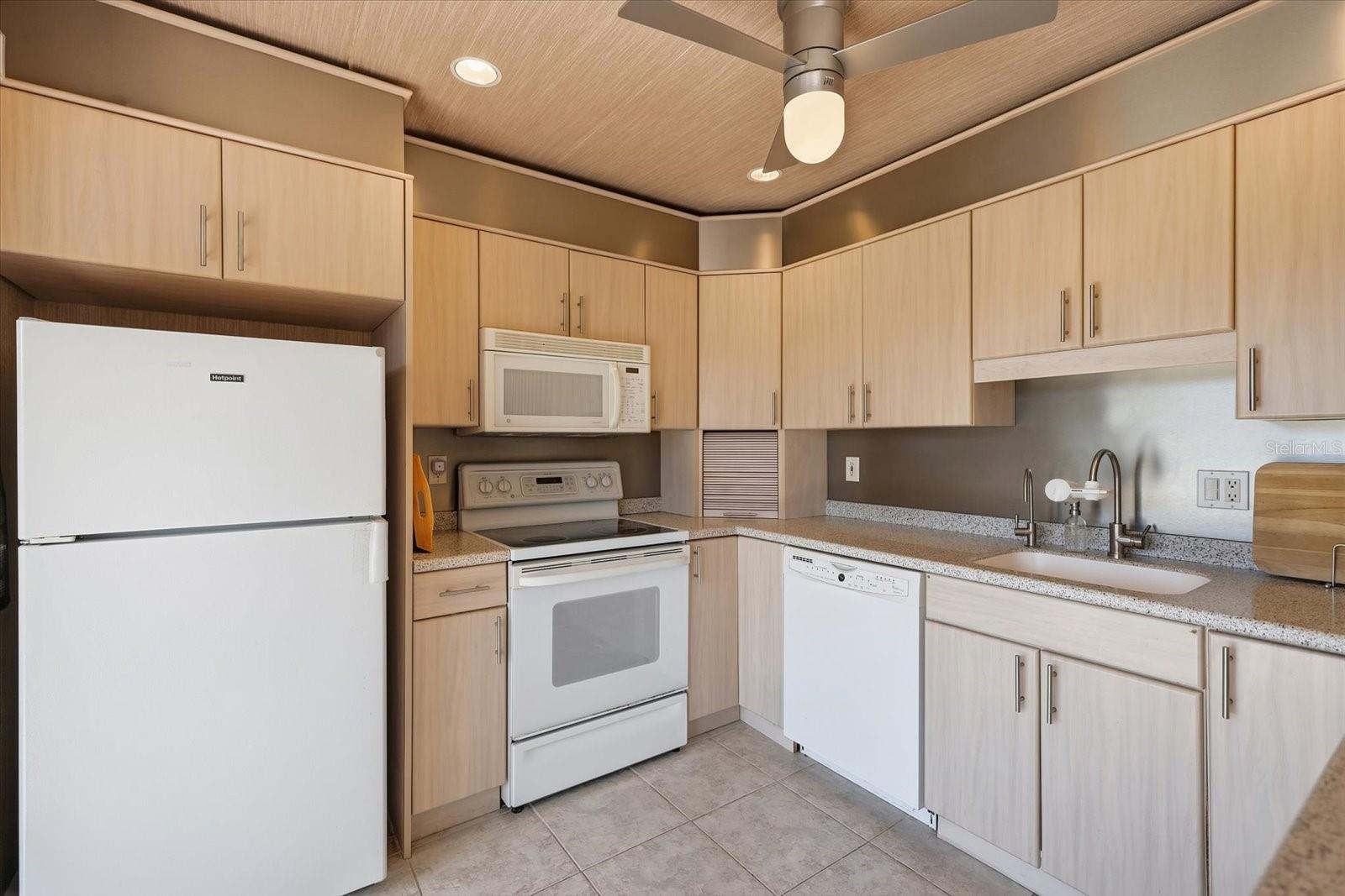 1082 Bird Bay Way #304 Property Photo 6